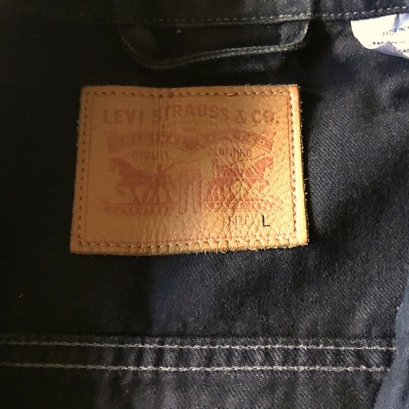 Levi’s Black Distressed Denim Trucker Jacket - Size L - Picture 3 of 4